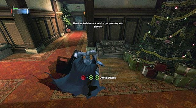 Wyrusz w stronę wyjścia z [Lacey Towers], przy czym nie śpiesz się, bo po kilku chwilach po raz pierwszy spotkasz przeciwnika z tarczą - Zabierz detonator ogłuszeniowy z jaskini Batmana - Batman: Arkham Origins - poradnik do gry