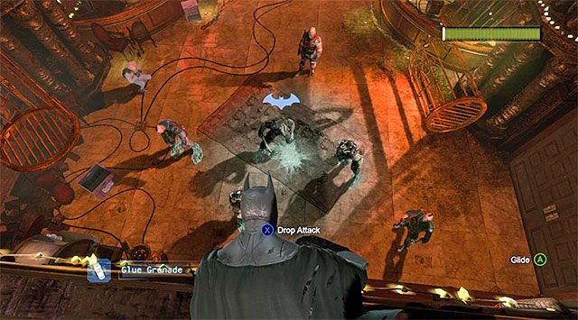 Jeśli ulepszyłeś granat klejowy to zdecydowanie warto go tu użyć - Bird | Poszukiwani przestępcy w Batman Arkham Origins - Batman: Arkham Origins - poradnik do gry