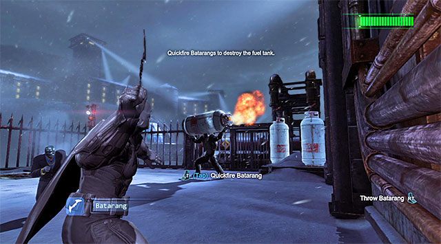 Staraj się trafiać w zbiorniki batarangiem - Pokonaj Killer Croca | Główny wątek w Batman Arkham Origins - Batman: Arkham Origins - poradnik do gry