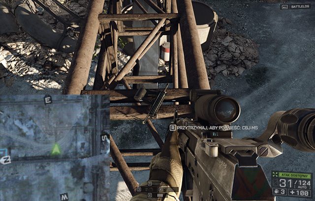 Ostatnia broń, CBJ-MS, znajduje się na metalowej rampie na terenach fabryki, na które wyszedłeś przez tunel - 1 - Baku (Bronie) | Ukryte nieśmiertelniki i bronie w Battlefield 4 - Battlefield 4 - poradnik do gry