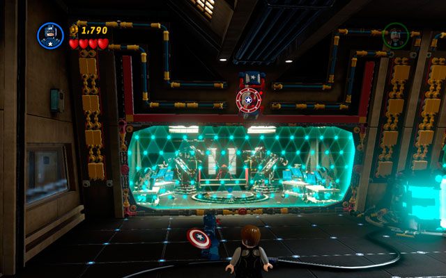 Od razu po rozpoczęciu misji skorzystaj z tarczy Kapitana Ameryki, rzucając nią w kierunku kolorowej klatki zawieszonej pod sufitem - Rebooted, Resuited | Opis przejścia LEGO Marvel Super Heroes - LEGO Marvel Super Heroes - poradnik do gry