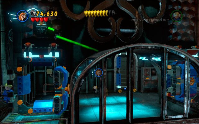 Wcielając się w Black Widow pociągnij z wajchę po prawej - odblokujesz czerwony przycisk na windzie - Red Head Detention | Opis przejścia LEGO Marvel Super Heroes - LEGO Marvel Super Heroes - poradnik do gry