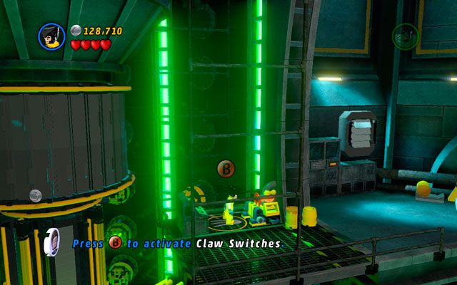 Na następnej kładce pokonaj przeciwników, po czym wyważ ścianę z zielonymi uchwytami - Taking Liberties | Opis przejścia LEGO Marvel Super Heroes - LEGO Marvel Super Heroes - poradnik do gry