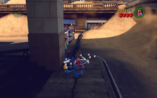 Aby zdobyć następny zestaw, musisz zdemolować trzy skrzynki na listy - Sand Central Station | Zestawy MiniKit w LEGO Marvel Super Heroes - LEGO Marvel Super Heroes - poradnik do gry