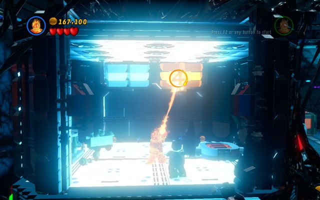 Na tym samym piętrze skręć w lewo i wejdź do dużego, świecącego na niebiesko pomieszczenia z czerwonym przyciskiem - Exploratory Laboratory | Zestawy MiniKit w LEGO Marvel Super Heroes - LEGO Marvel Super Heroes - poradnik do gry