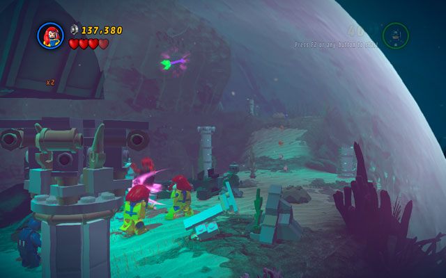 Zaraz obok warto zmienić się w Jean Grey i pociągnąć za zielono-fioletową mackę, która wystaje z budynku powyżej - That Sinking Feeling | Zestawy MiniKit w LEGO Marvel Super Heroes - LEGO Marvel Super Heroes - poradnik do gry