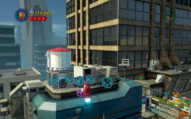 Pod koniec etapu, ale jeszcze przed billboardem ze Spider-Manem, przyjrzyj się silosowi na szczycie wieży - Kampania | Stan Lee w opałach | LEGO Marvel Super Heroes - LEGO Marvel Super Heroes - poradnik do gry