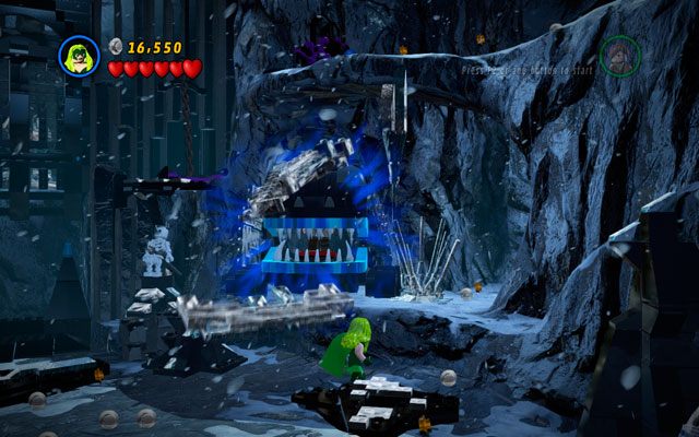 Aby uratować Stana Lee, podejdź Magneto albo Polaris do metalowych szczęk po prawej stronie bramy, po czym rozewrzyj je - Bonusowe poziomy Deadpoola | Stan Lee w opałach | LEGO Marvel Super Heroes - LEGO Marvel Super Heroes - poradnik do gry