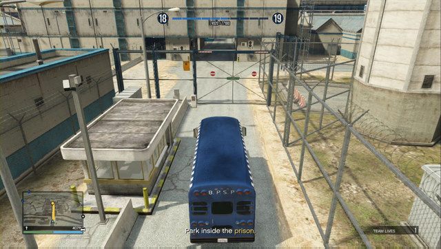 Wszystkie bramy się otworzą, gdy będziesz w więziennym busie - GTA Online: Napad 2 - Ucieczka z więzienia/Prison Break | Napady DLC - GTA Online - poradnik do gry