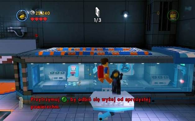 Trampolina umożliwia dostanie się na wyższe poziomy - Ucieczka z Klocburga | Wątek fabularny w LEGO Przygoda gra wideo - LEGO Przygoda gra wideo - poradnik do gry