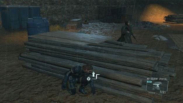 Możesz odwrócić także uwagę wroga - Uwolnij jeńców | Opis przejścia w Metal Gear Solid V Ground Zeroes - Metal Gear Solid V: Ground Zeroes - poradnik do gry