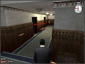 Bez problemu uzyskujemy od niego niezbędne informacje - klucz od sejfu znajduje się w szafce po prawej - Misja 20 - Robota na boku | Mafia The City of Lost Heaven - Mafia: The City of Lost Heaven - poradnik do gry