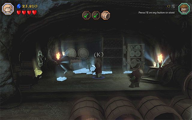 Musisz założyć pierścień i przytrzymać klawisz budowy - Etap 11 (Barrels Out of Bond) - Piwnica | Opis przejścia LEGO The Hobbit - LEGO The Hobbit - poradnik do gry