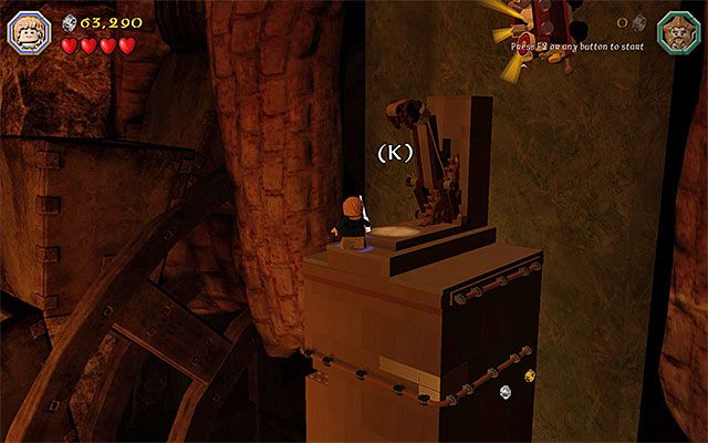 Musisz dotrzeć na sam szczyt konstrukcji i wcisnąć w tym miejscu właściwy klawisz - Etap 16 (Inside Information) - Pokonanie Smauga | Opis przejścia LEGO The Hobbit - LEGO The Hobbit - poradnik do gry