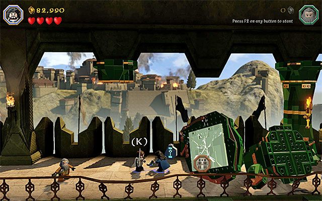 Pozbycie się kolejnych elementów otoczenia wymaga współpracy dwóch bohaterów - Etap 1 (Greatest Kingdom in Middle-Earth) - Atak Smauga | Opis przejścia - LEGO The Hobbit - poradnik do gry