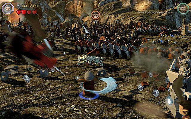 Ataki ładowane są dobre do pozbywania się grup potworów - Etap 3 (Azog the Defiler) - Bitwa z orkami | Opis przejścia LEGO The Hobbit - LEGO The Hobbit - poradnik do gry