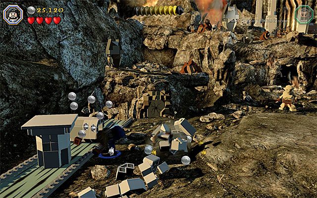 W okolicy jest wiele obiektów nadających się do zniszczenia - Etap 3 (Azog the Defiler) - Pojedynek z Azogiem Plugawym | Opis przejścia - LEGO The Hobbit - poradnik do gry