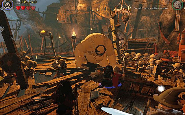 Akcja zespołowa pozwoli ci zranić ogłuszonego bossa - Etap 7 (Goblin-town) - Pierwszy pojedynek z Wielkim Goblinem | Opis przejścia - LEGO The Hobbit - poradnik do gry