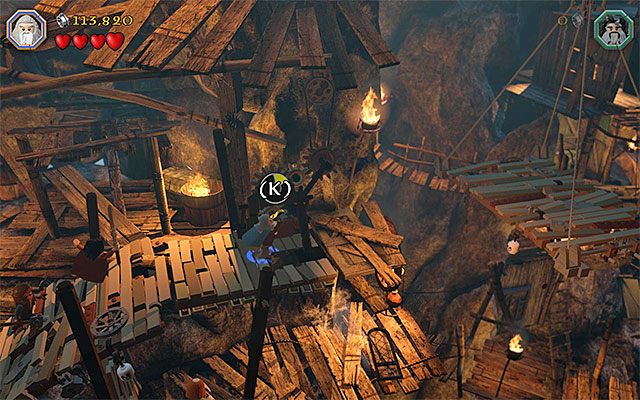 Mechanizm obrotowy jest wynikiem zaliczenia mini-gry budowniczej - Etap 7 (Goblin-town) - Ucieczka z Miasta Goblinów | Opis przejścia - LEGO The Hobbit - poradnik do gry