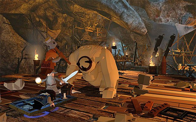 Druga kategoria działań kooperacyjnych to takie, które są pomocne (lub wręcz wymagane) w osłabianiu wrogów - 5. Współpraca w LEGO The Hobbit - LEGO The Hobbit - poradnik do gry