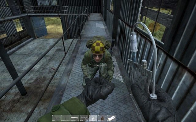 podawanie soli fizjologicznej - DayZ: Leczenie - jak leczyć siebie i innych? - DayZ - poradnik do gry