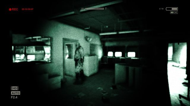 Grubas z podstawki dalej patroluje te korytarze - Więzienie | Przejście gry Outlast Whistleblower - Outlast: Whistleblower - poradnik do gry
