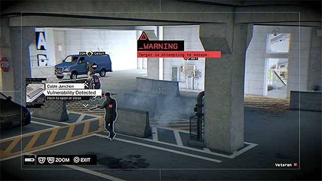 Jeżeli cel misji zacznie uciekać to musisz go doścignąć (pieszy lub samochodowy pościg) - Omówienie typowej infiltracji kryjówki gangu | Kryjówki gangów Watch Dogs - Watch Dogs 1 - poradnik do gry