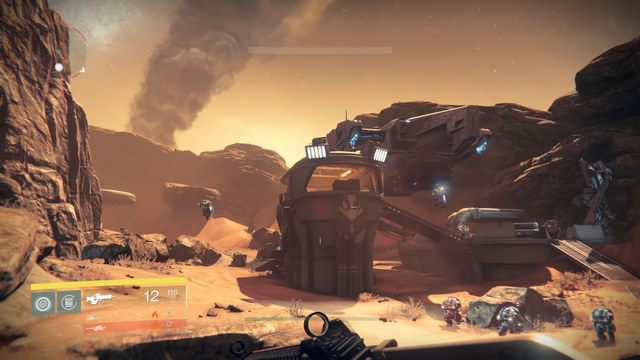 Zaraz po wejściu do Trechworks zaraz za Iron Lane dostrzeżesz za skałami wysoki budynek wroga (jak na zdjęciu powyżej) - Mars | Dead Ghosts | Destiny - Destiny - poradnik do gry