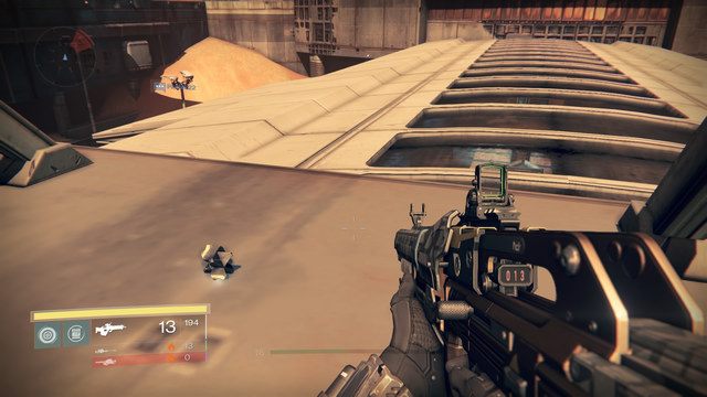 Widok na Ghosta przy billlboardzie na dachu wejścia na stację - Mars | Dead Ghosts | Destiny - Destiny - poradnik do gry