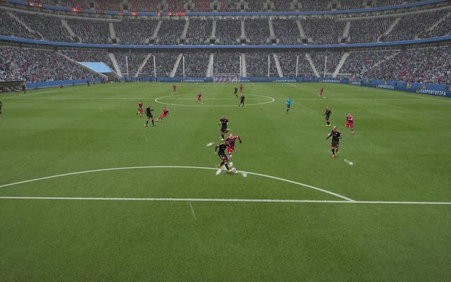 Dezorganizacja defensywy to podstawa przy próbie finalizowania misternie budowanej akcji - Wykończenie akcji | Atak w FIFA 15 - FIFA 15 - poradnik do gry