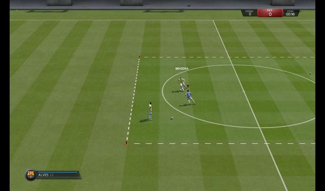 Twoim zadaniem jest wykonanie czterech skutecznych wślizgów na zawodnikach biegnących po czterech bokach kwadratu wyznaczającego pole gry - Obrona | Gry treningowe w FIFA 15 - FIFA 15 - poradnik do gry