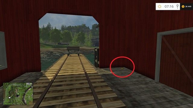 Na końcu torów prowadzących prosto do jeziorka, tuż przy czerwonym budynku - Sektor A: monety 1 - 12 | Złote monety w Farming Simulator 15 - Farming Simulator 15 - poradnik do gry