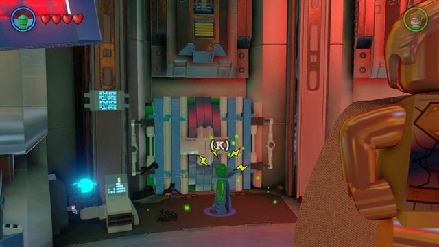 Na początku, tak jak w przypadku wcześniejszych misji pozbieraj wszystkie monety, które znajdują się w pomieszczeniu - Sala Zebrań | Opis przejścia Lego Batman 3 Poza Gotham - LEGO Batman 3: Poza Gotham - poradnik do gry