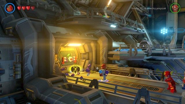 Po obejrzeniu filmiku przerywnikowego zniszcz dwa lasery przy wejściu obok ciebie - Na Strażnicy Porządku | Opis przejścia Lego Batman 3 Poza Gotham - LEGO Batman 3: Poza Gotham - poradnik do gry