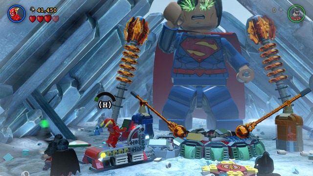 Po zniszczeniu sonaru po raz kolejny omijaj ataki Supermana oraz odpieraj ataki sługusów Brainiaca - Chłodna Historia | Opis przejścia Lego Batman 3 Poza Gotham - LEGO Batman 3: Poza Gotham - poradnik do gry