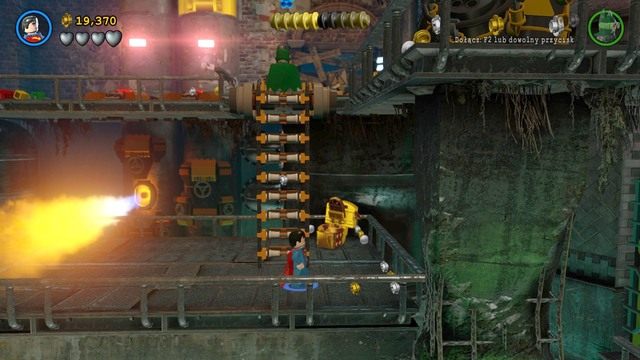 Trzecia toaleta znajduje się zaraz obok blokady z ogniem, za drabinką - Minizestawy | Pościek - sekrety w Lego Batman 3 Poza Gotham - LEGO Batman 3: Poza Gotham - poradnik do gry