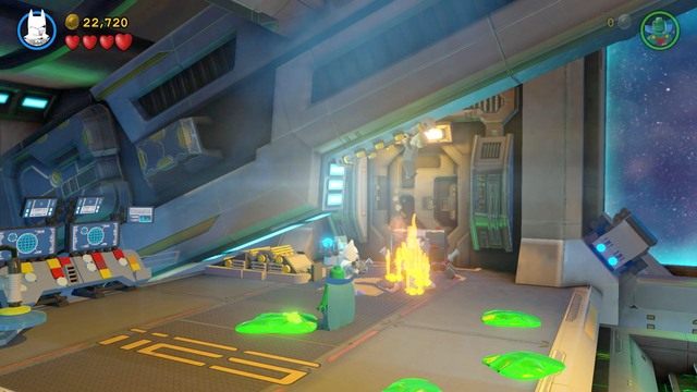 Zaraz po wydostaniu się z pola ochronnego Zielonej Latarni przejdź na lewą stronę - Adam West / Czerwony klocek | Może To Go Ściągnie Na Ziemię - sekrety - LEGO Batman 3: Poza Gotham - poradnik do gry