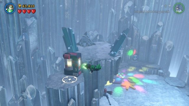 Przeleć na prawą stronę i doładuj energię kostiumu świecącego Robina w generatorze - Minizestawy | Chłodna Historia - sekrety w Lego Batman 3 Poza Gotham - LEGO Batman 3: Poza Gotham - poradnik do gry