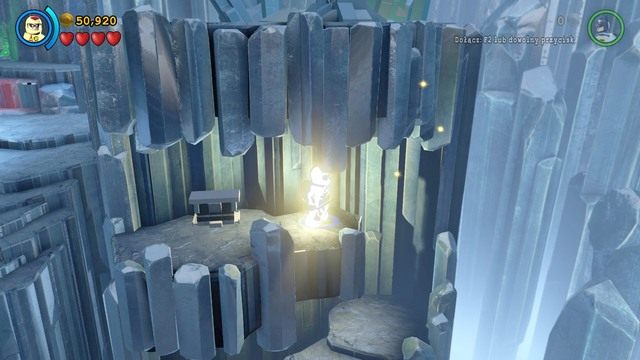Wejdź do jaskini oświetlając tym samym drogę a na dole znajdziesz minizestaw - Minizestawy | Chłodna Historia - sekrety w Lego Batman 3 Poza Gotham - LEGO Batman 3: Poza Gotham - poradnik do gry