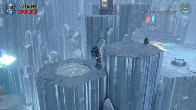 Po lewej stronie jaskini zobaczysz małe jeziorko na skale - Minizestawy | Chłodna Historia - sekrety w Lego Batman 3 Poza Gotham - LEGO Batman 3: Poza Gotham - poradnik do gry