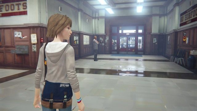 Po obejrzeniu wydarzeń będziesz mógł spokojnie udać się na korytarz, gdzie czekać na ciebie będzie dyrektor szkoły - Life is Strange: Chrysalis, Rozdział 1 - solucja, opis przejścia - Life is Strange - poradnik do gry