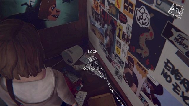 Chloe poprosi cię, żebyś poszukała płyty i włączyła muzykę - Life is Strange: Chrysalis, Rozdział 4 - solucja, opis przejścia - Life is Strange - poradnik do gry