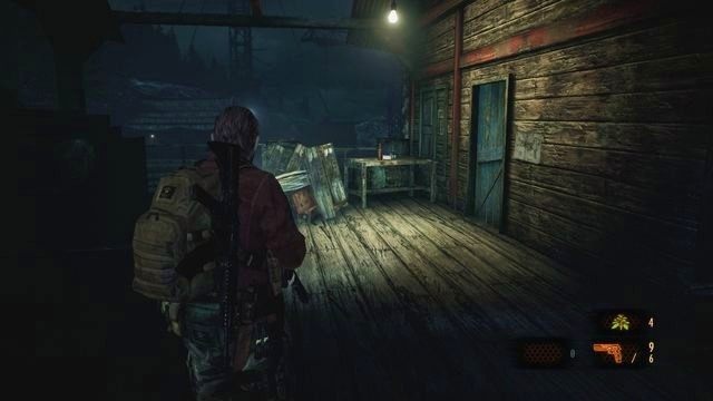 Przed zejściem dalej pozbieraj przedmioty i ulepsz broń (stół wewnątrz budynku). - Znajdź inną drogę | Kolonia karna - Barry | Resident Evil Revelations 2 - Resident Evil: Revelations 2 - Kolonia Karna - poradnik do gry