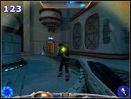 Na szczęście moment ten jest dość łatwo wyczuć (przeważnie tuż po tym jak się nieznacznie uniesie nad powierzchnię) - Poziom 15 | James Bond 007 NightFire - James Bond 007: NightFire - poradnik do gry