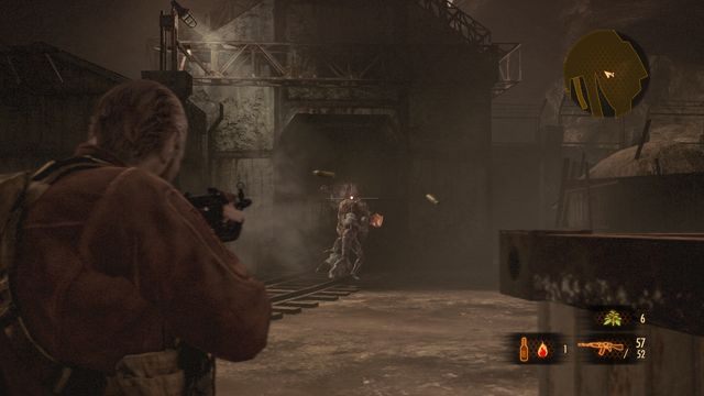 W pierwszej kolejności odstrzel wroga wypluwającego larwy. - Odszukaj Alex - Walka na górze | Wyrok - Barry | Resident Evil Revelations 2 - Resident Evil: Revelations 2 - Kolonia Karna - poradnik do gry
