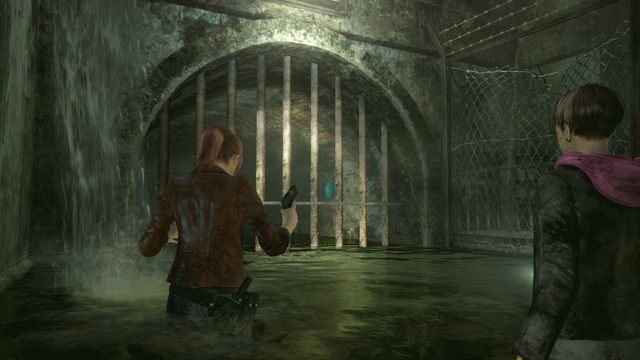 Po spotkaniu starca w ściekach i otwarciu przez niego bramki skręć w prawo, do zakratowanego przejścia - Wyrok - Claire | Emblematy wieży | Resident Evil Revelations 2 - Resident Evil: Revelations 2 - Kolonia Karna - poradnik do gry