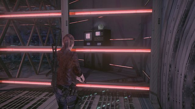 W miejscu, w którym spotkasz się z Nadzorcą - obróć się w prawo i spójrz na szafkę - Metamorfoza - Claire | Emblematy wieży | Resident Evil Revelations 2 - Resident Evil: Revelations 2 - Kolonia Karna - poradnik do gry