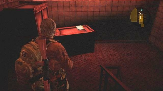 Mając klucz z emblematem podczas powrotu na dół - przy obrazie skręć w stronę wejścia do rezydencji, a przed nim w lewo - Metamorfoza - Barry | Dokumenty | Resident Evil Revelations 2 - Resident Evil: Revelations 2 - Kolonia Karna - poradnik do gry