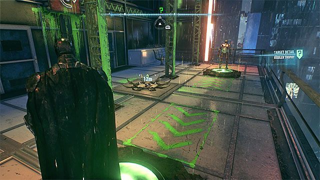 Batman i robot muszą ustawić się na oddzielnych płytach naciskowych - Trofea Człowieka-Zagadki na wyspie Founders Island (1-16) | Wyspa Founders Island - Batman Arkham Knight - poradnik do gry