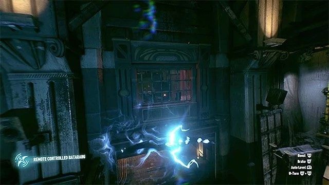 Naładowany batarang musi przelecieć przez okiennicę - Trofea Człowieka-Zagadki w studiu filmowym Panessa (1-10) | Sekrety - Studia Panessa - Batman Arkham Knight - poradnik do gry